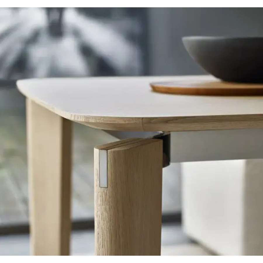 Oskar Table