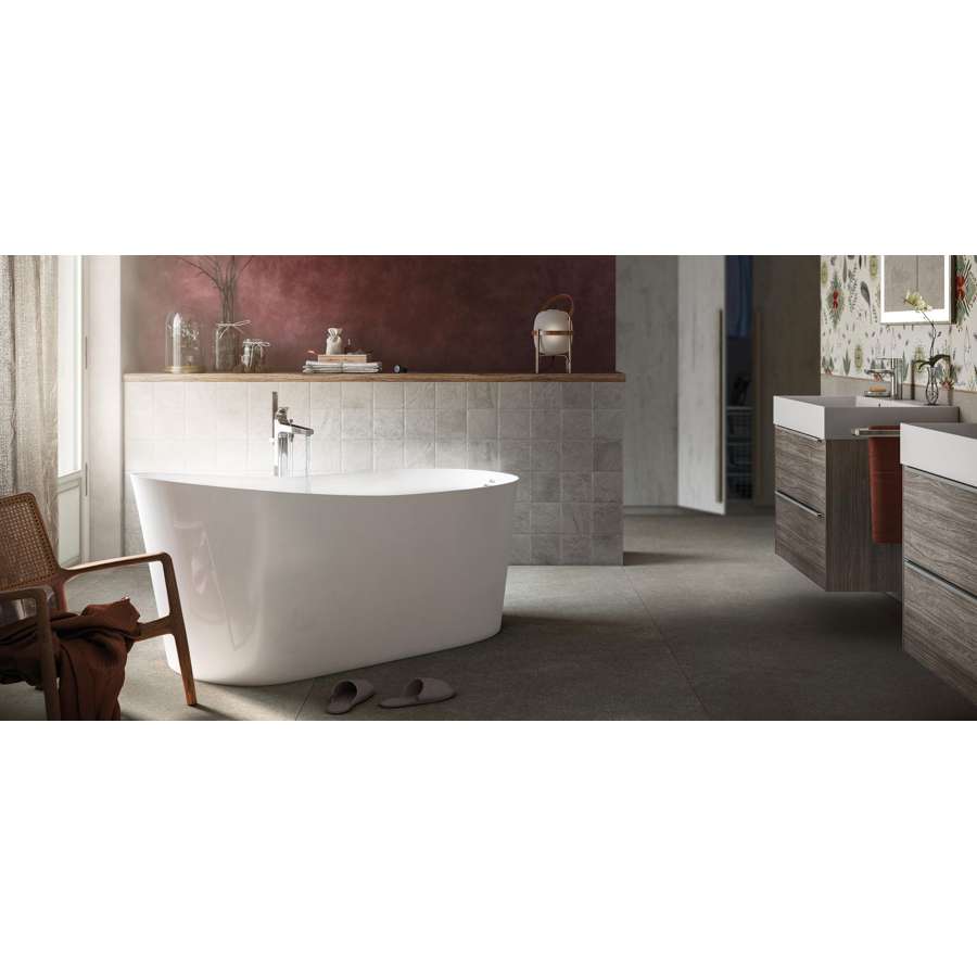 Maui A2484990B0 Free Standing Bathtub