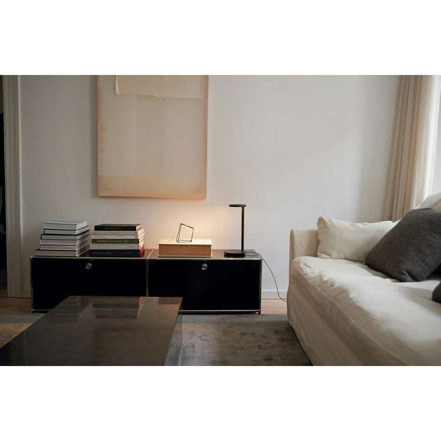 Oblique Qi Table Lamp