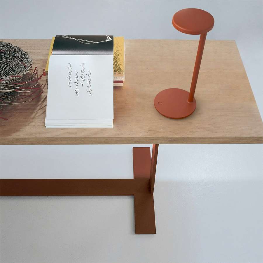 Oblique Qi Table Lamp
