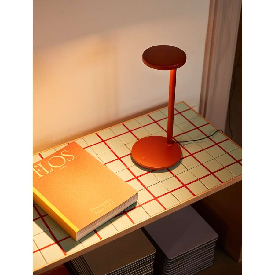 Oblique Qi Table Lamp