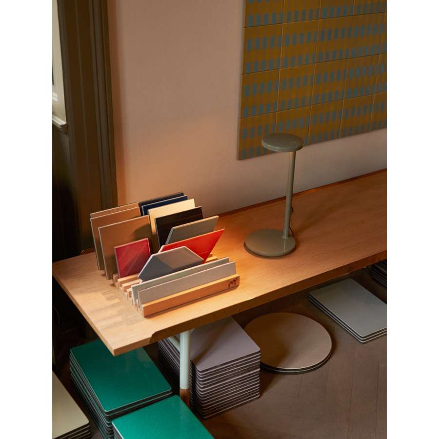 Oblique Qi Table Lamp