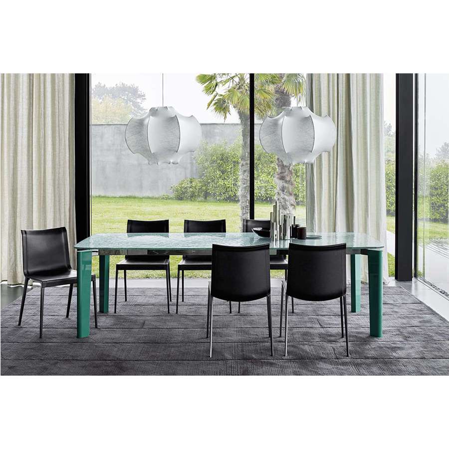 Oskar Table