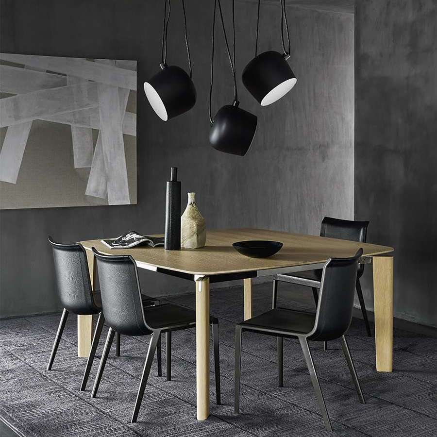 Oskar Table