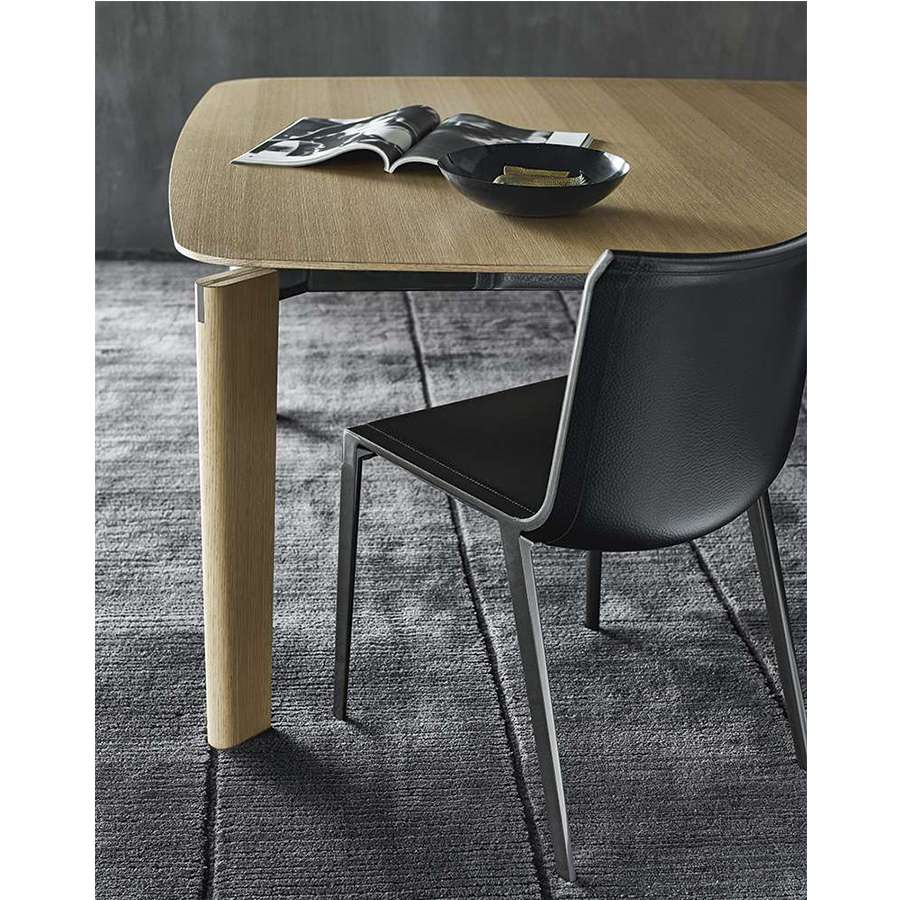 Oskar Table