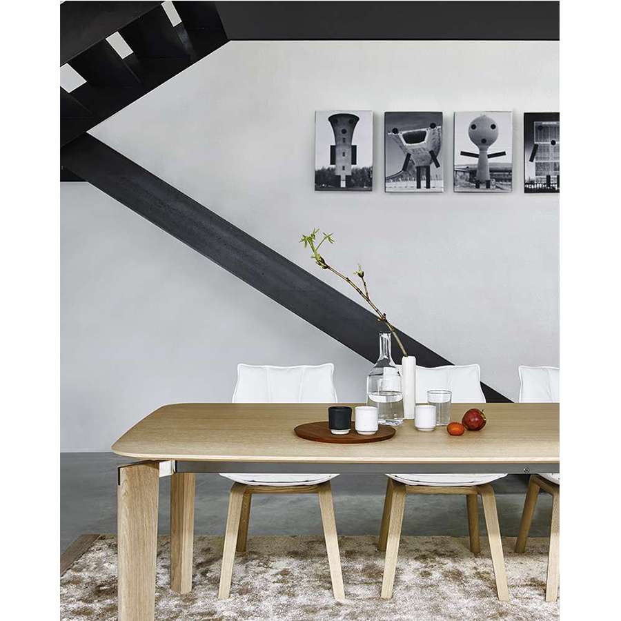 Oskar Table