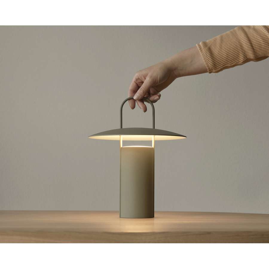 Ray Table Lamp