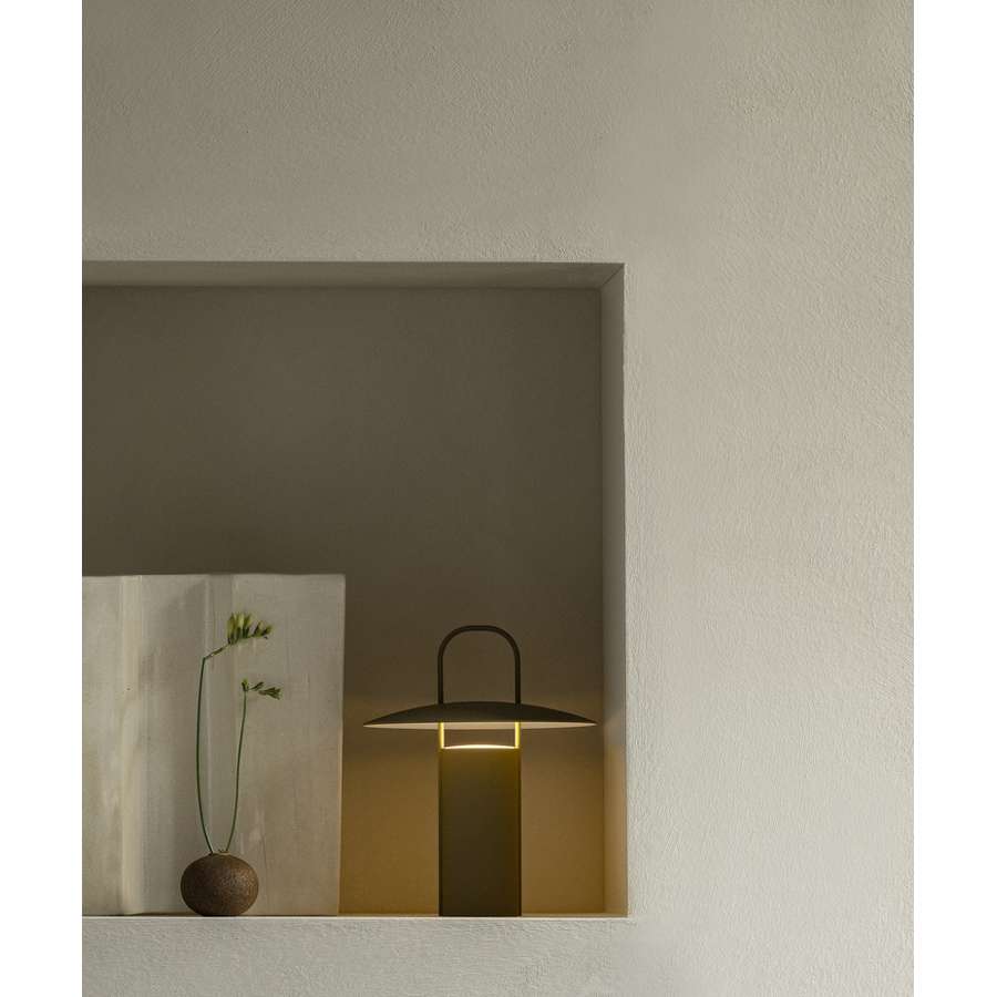 Ray Table Lamp