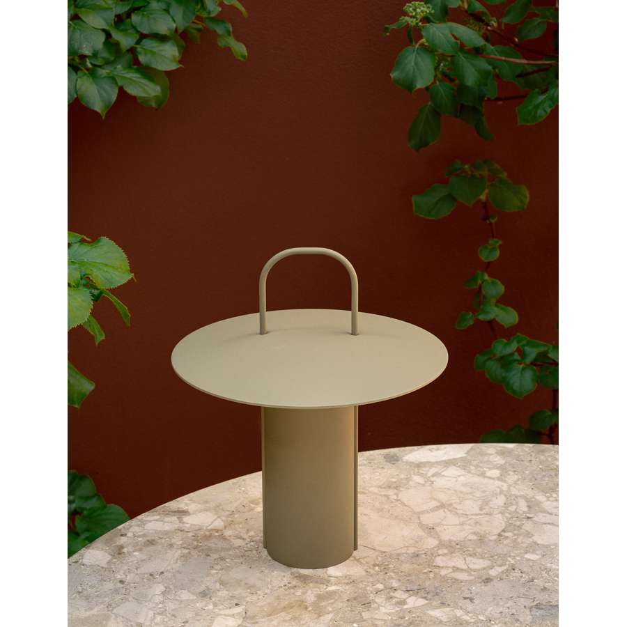 Ray Table Lamp