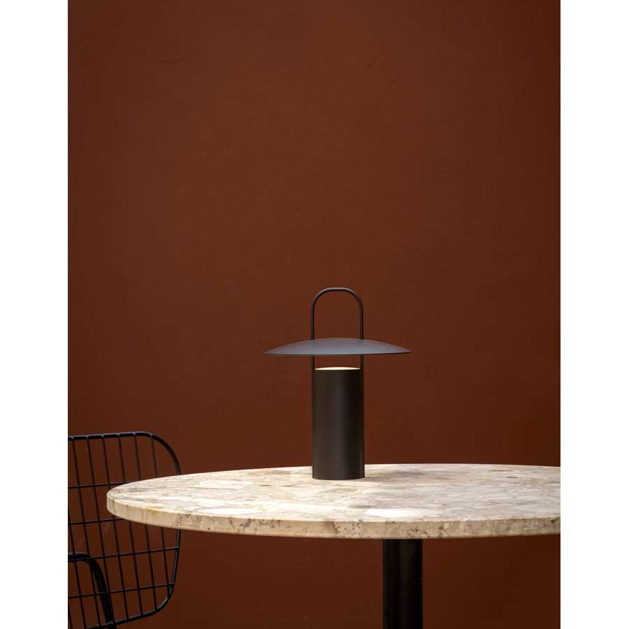 Ray Table Lamp